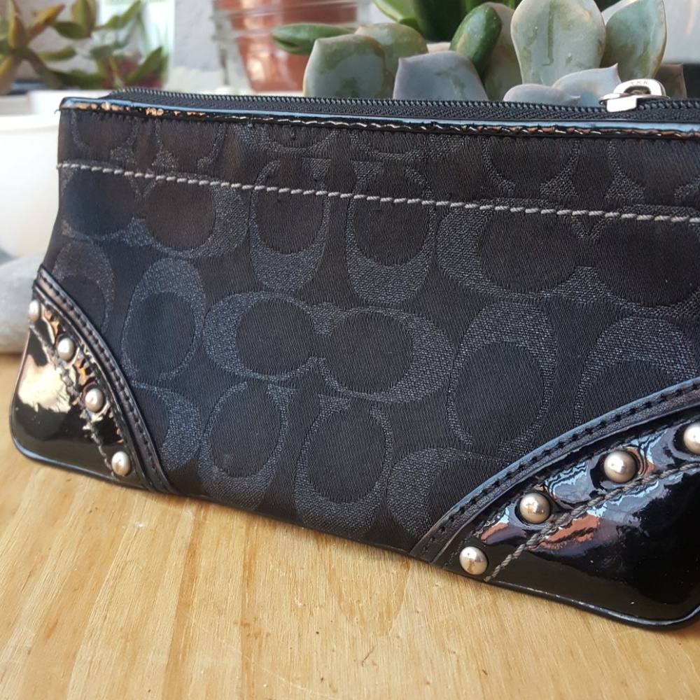 Authentic Coach wristlet (Black)